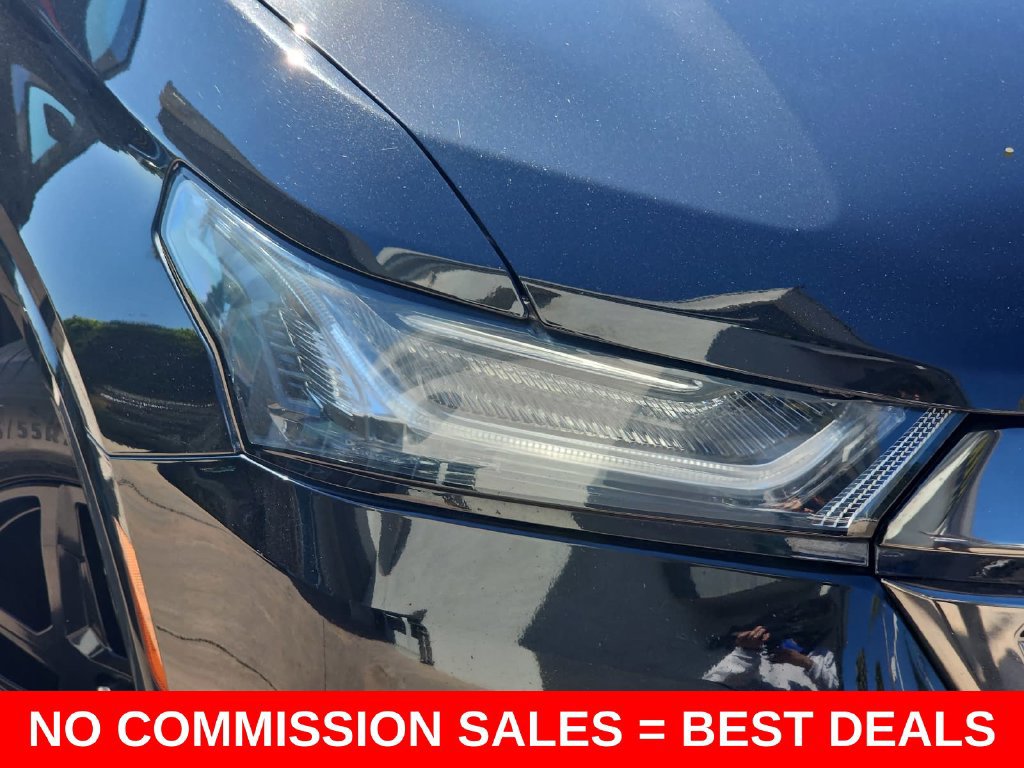 Used 2023 Chevrolet Traverse Premier w/ Redline Edition AWD/4WD image 36