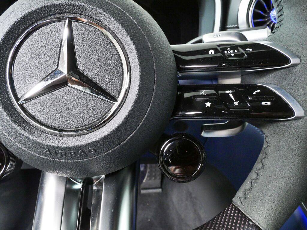 Used 2025 Mercedes-Benz SL 63 AMG 4MATIC image 11