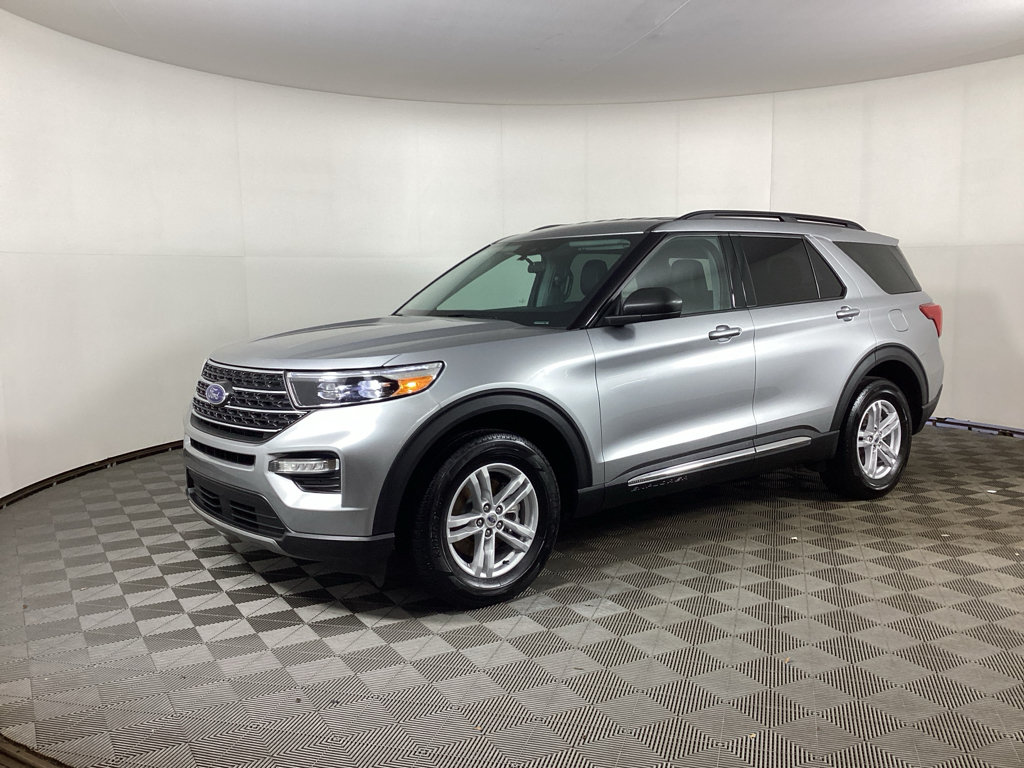 Used 2023 Ford Explorer XLT w/ Equipment Group 202A AWD/4WD image 5