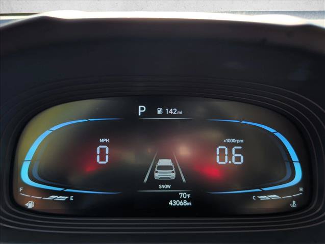 Used 2025 Hyundai Venue SEL FWD image 11