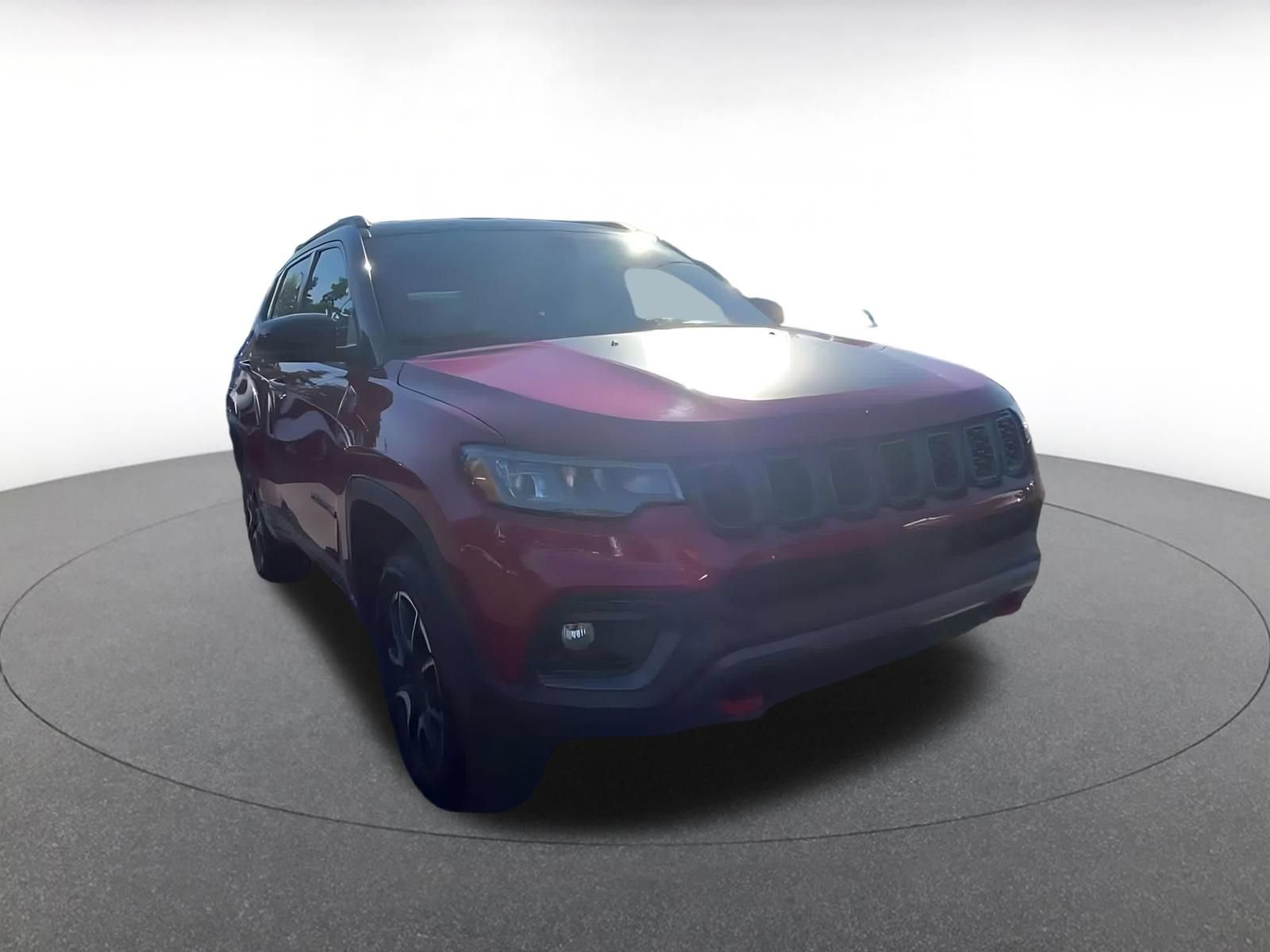 Used 2025 Jeep Compass Trailhawk AWD/4WD image 3