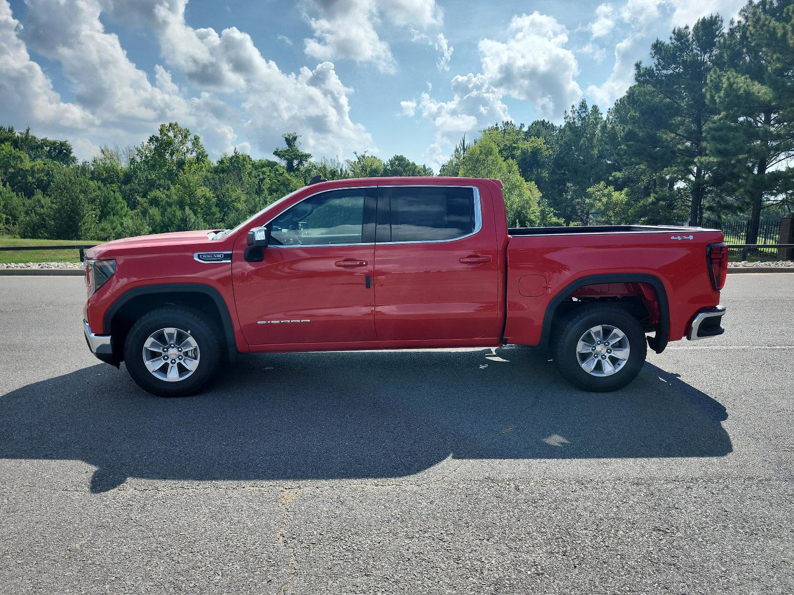 New 2026 GMC Sierra 1500 SLE image 2