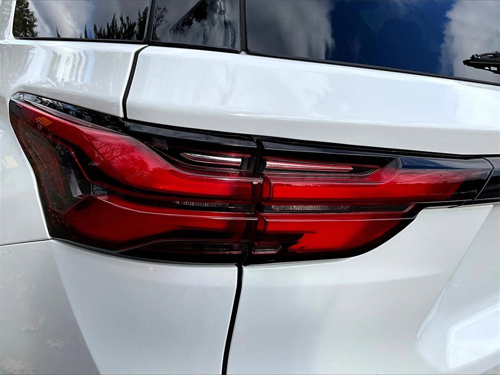 Used 2022 Chevrolet Traverse LT w/ LPO, Cargo Package image 35