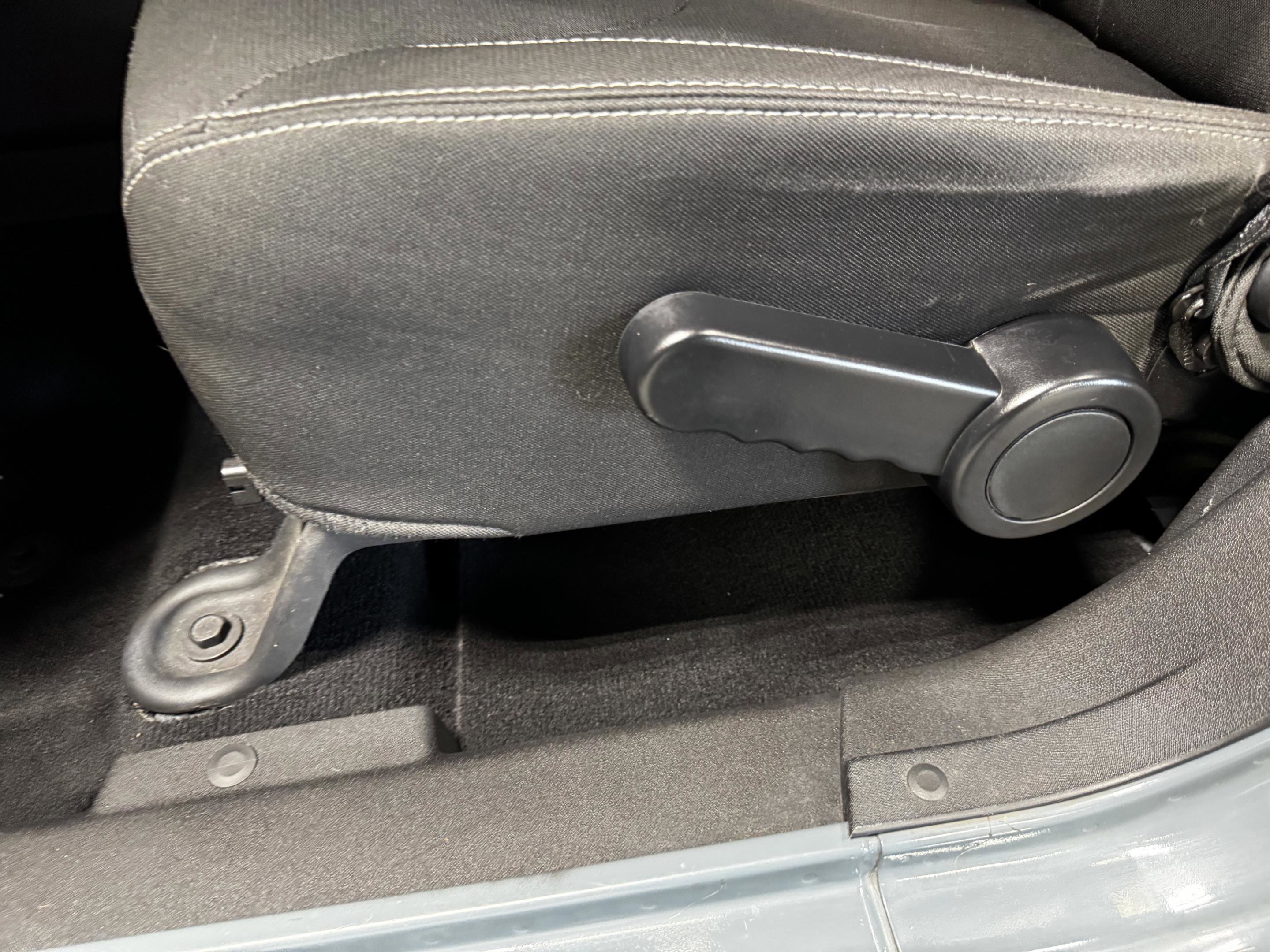 Used 2015 Jeep Wrangler Unlimited Sahara AWD/4WD image 12