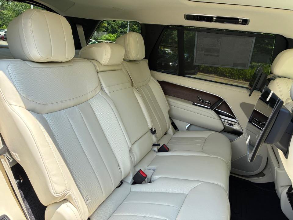 New 2026 Land Rover Range Rover Long Wheelbase SE AWD/4WD image 29
