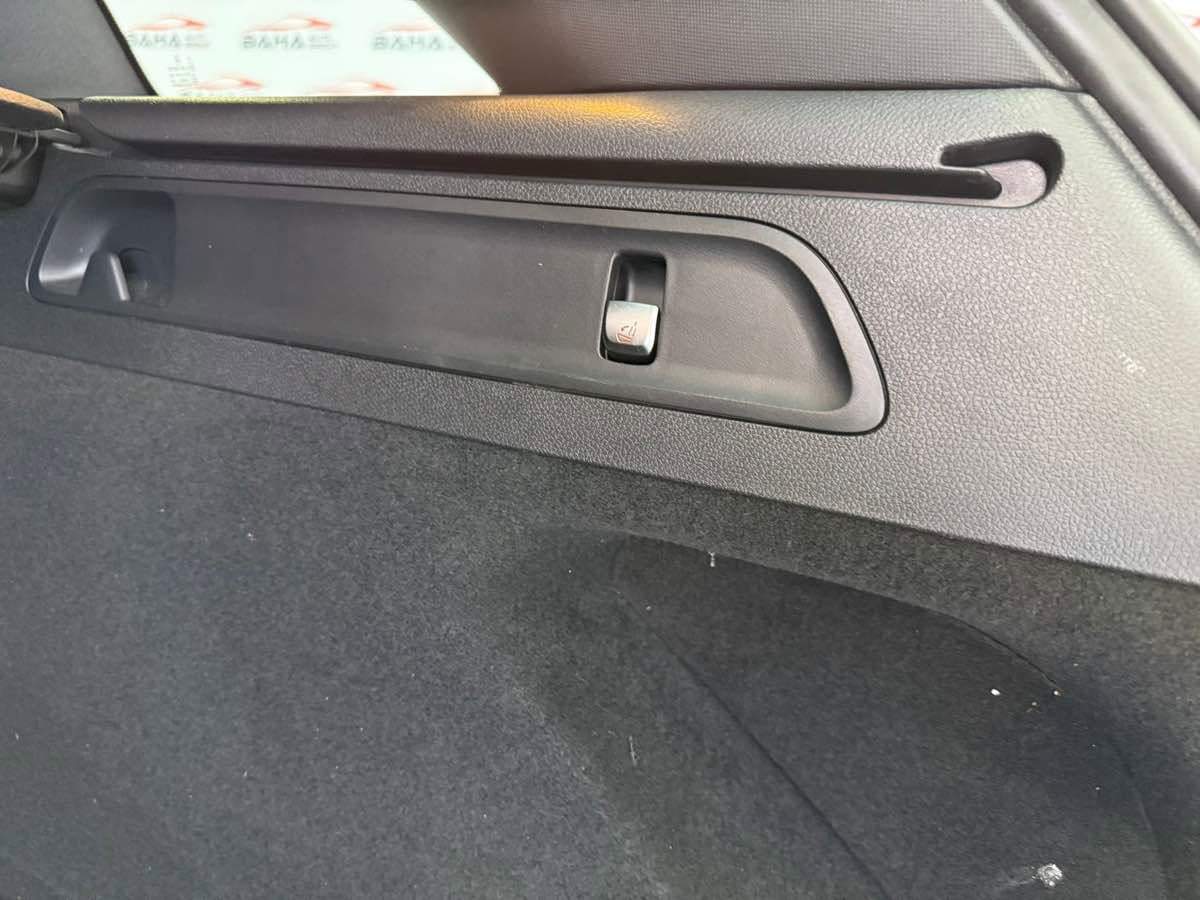 Used 2022 Mercedes-Benz GLC 300 4MATIC w/ AMG Line image 58