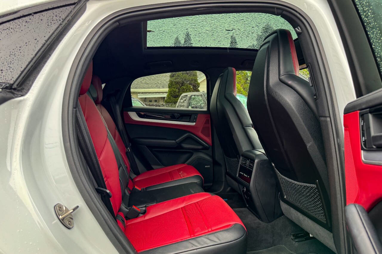 Used 2024 Porsche Cayenne Coupe image 12
