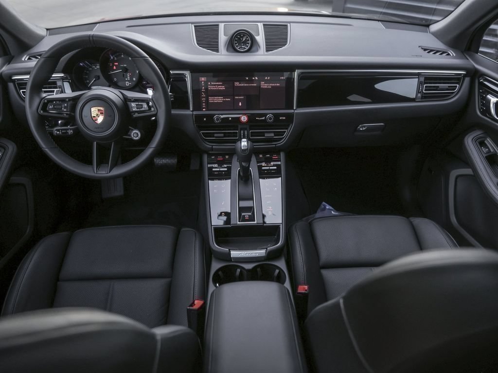 Certified 2026 Porsche Macan AWD/4WD image 35