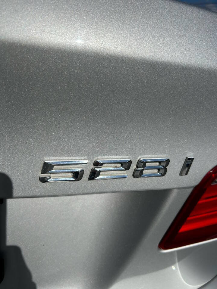 Used 2013 BMW 528i xDrive Sedan image 9