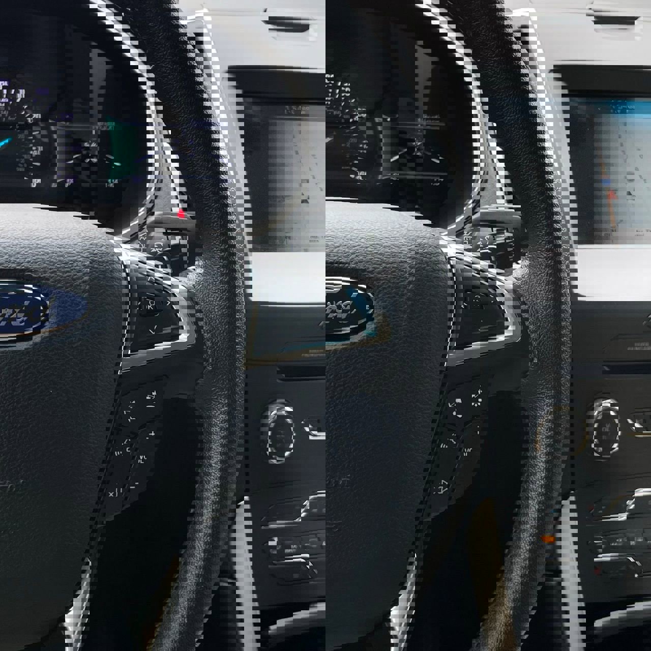 Used 2016 Ford Edge SEL w/ Equipment Group 201A FWD image 16