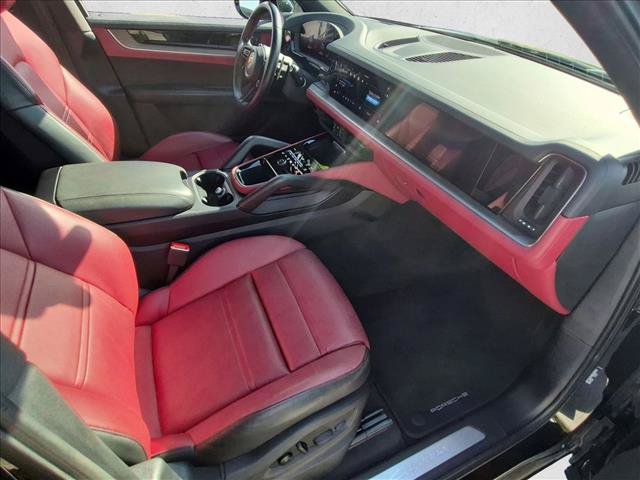 Used 2024 Porsche Cayenne AWD/4WD image 21