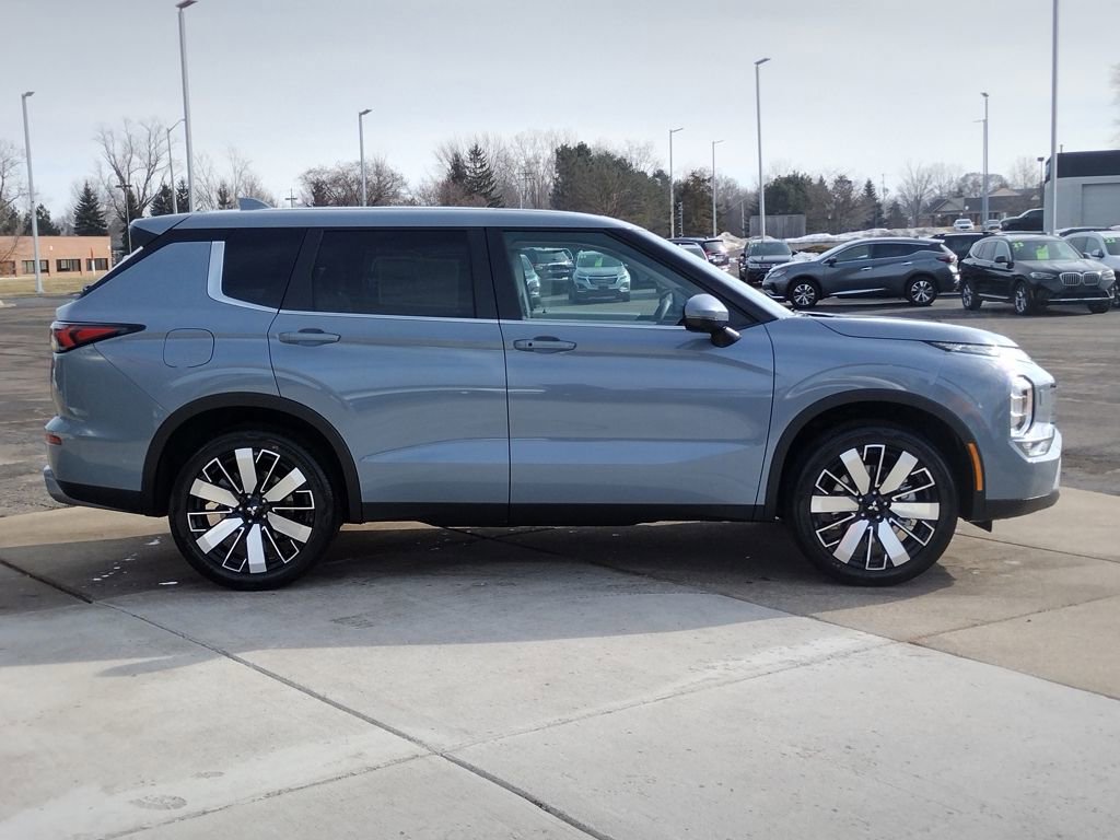 New 2026 Mitsubishi Outlander SE image 15