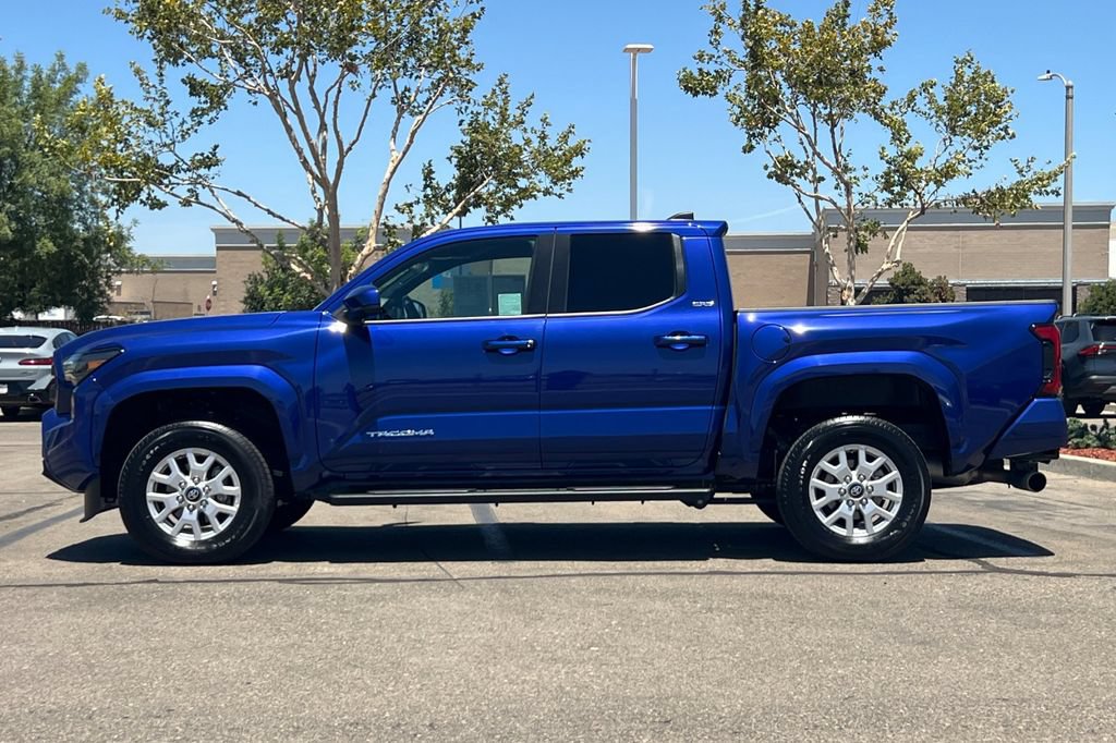 Certified 2025 Toyota Tacoma SR5 AWD/4WD image 9