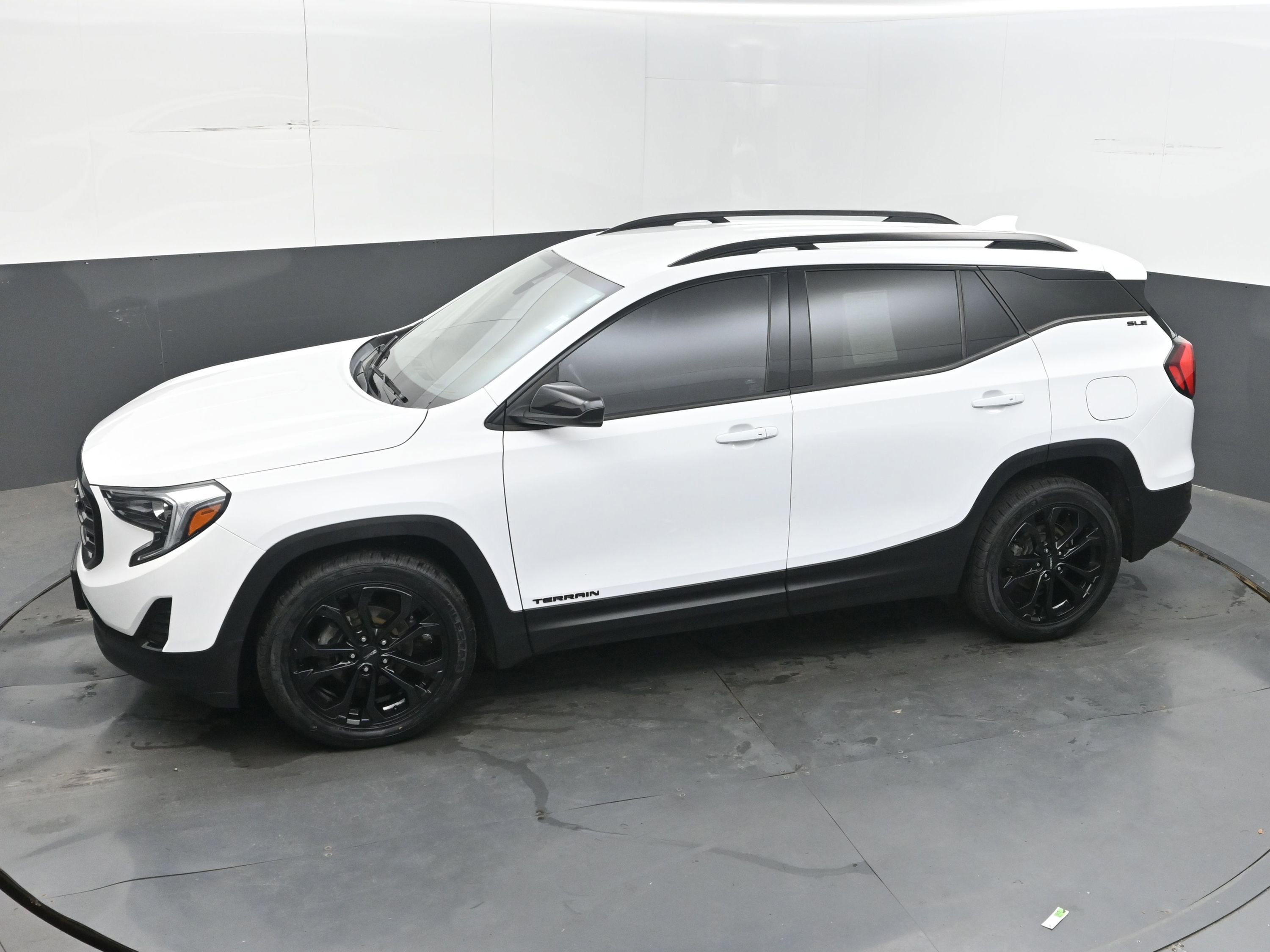 Used 2020 GMC Terrain SLE w/ Driver Convenience Package FWD image 32