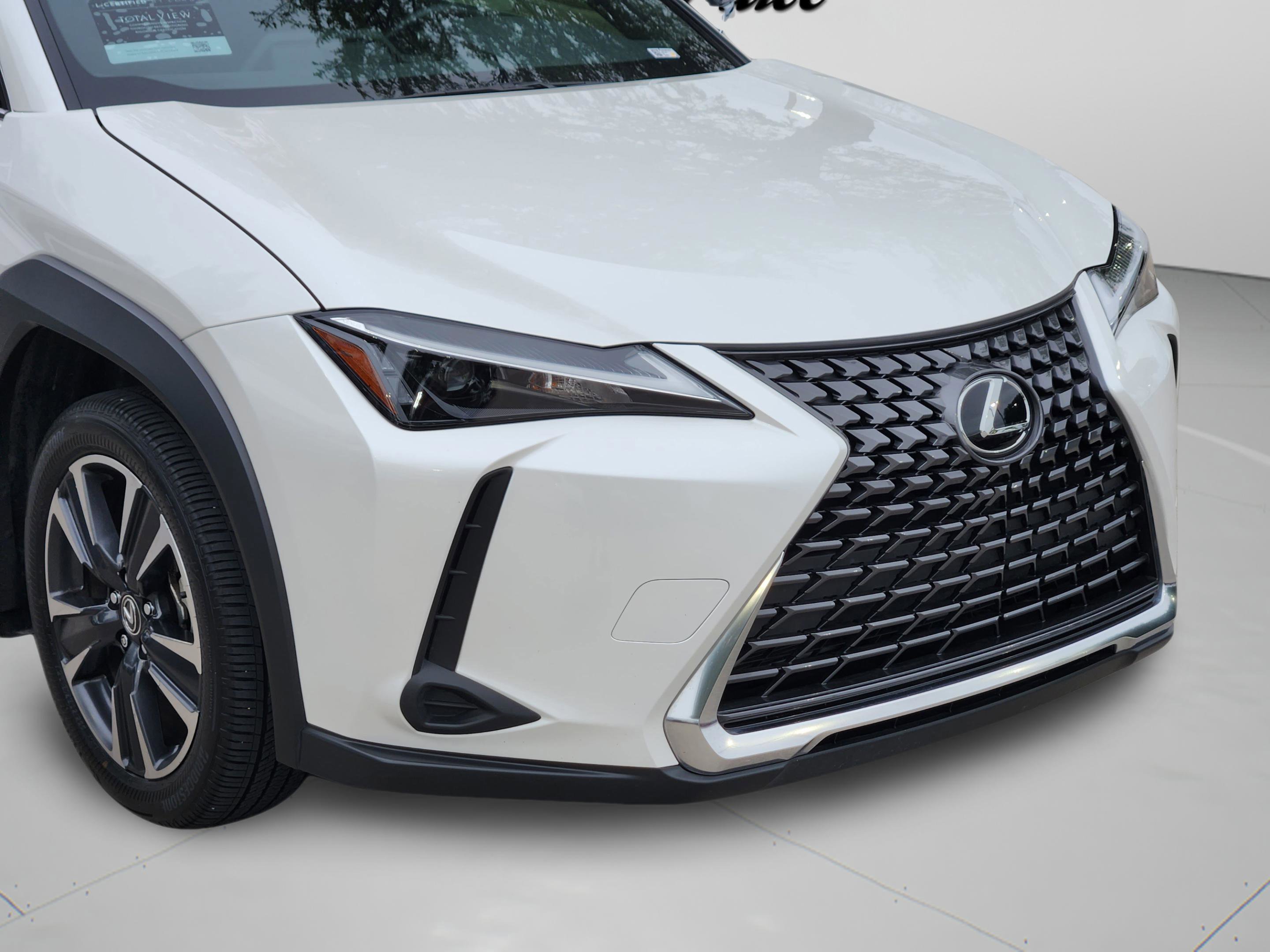 Certified 2025 Lexus UX 300h FWD w/ Accessory Package (Z1) image 35