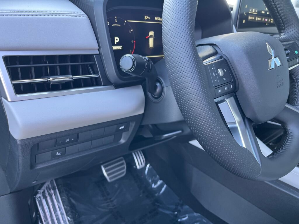 New 2025 Mitsubishi Outlander AWD image 12