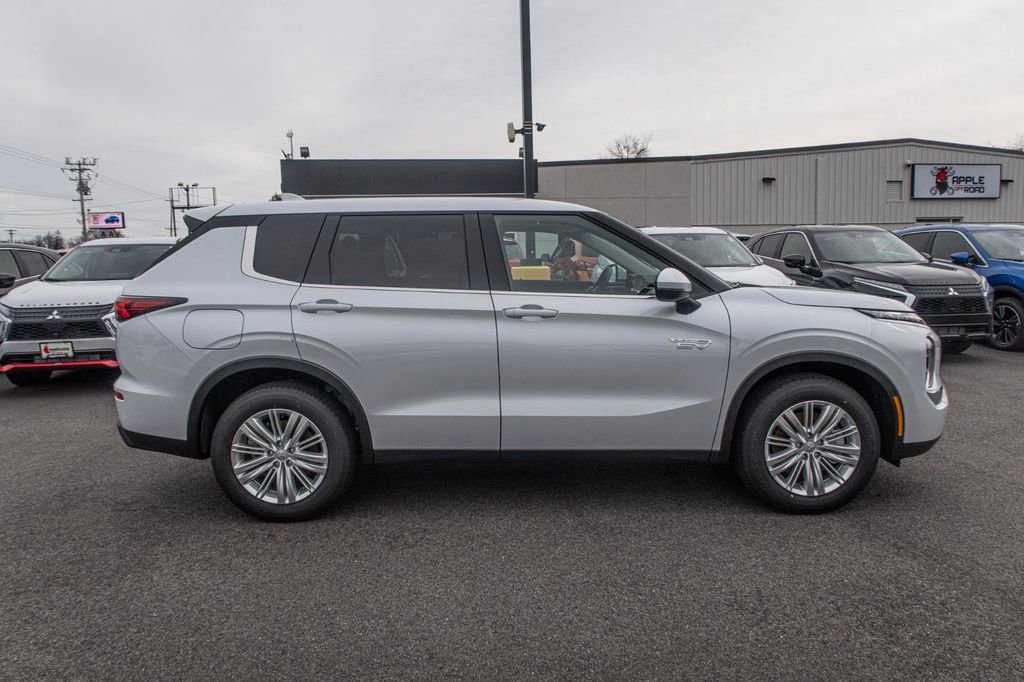 New 2025 Mitsubishi Outlander ES AWD/4WD image 9