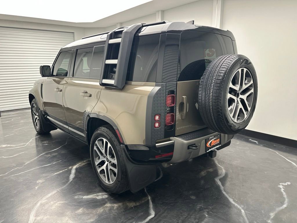 Used 2024 Land Rover Defender 110 X-Dynamic SE AWD/4WD image 3