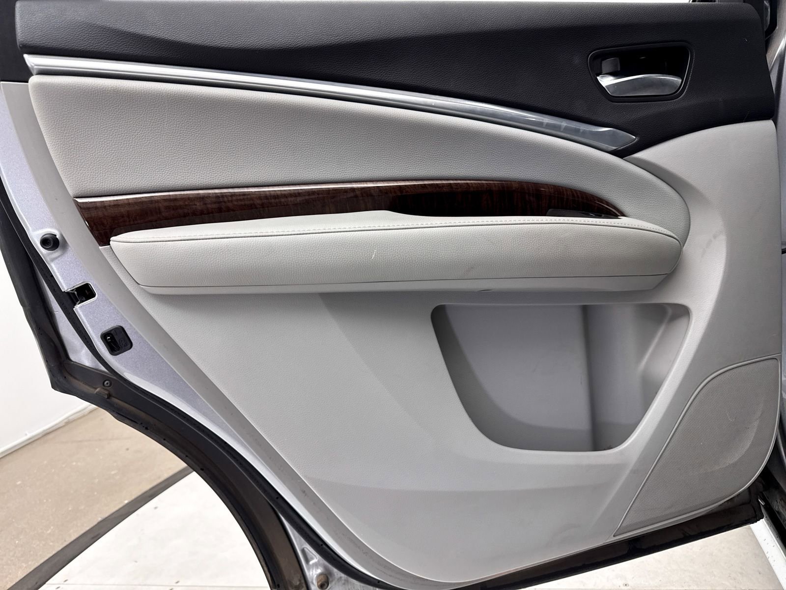 Used 2020 Acura MDX FWD image 26