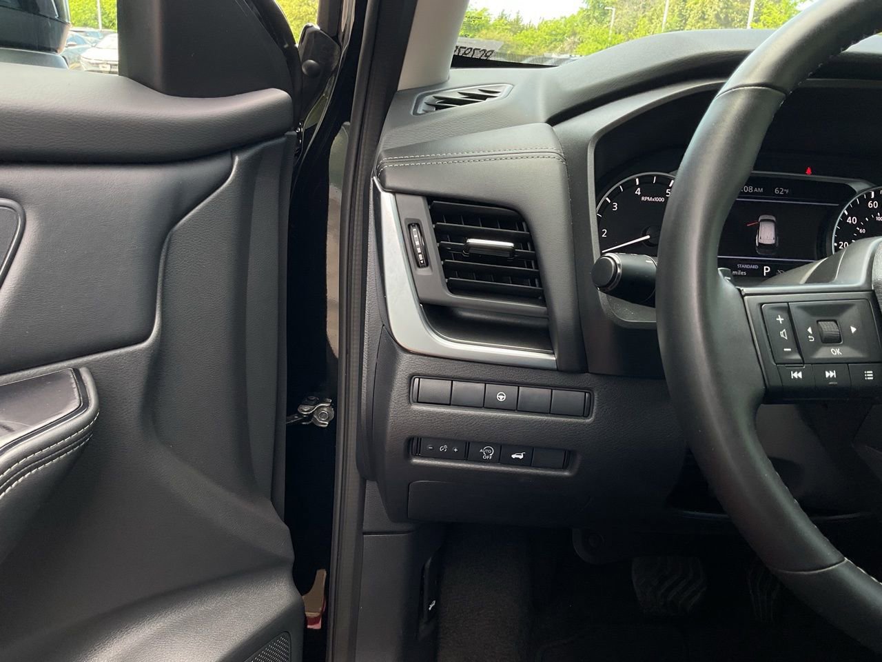 Used 2025 Nissan Rogue SV image 25