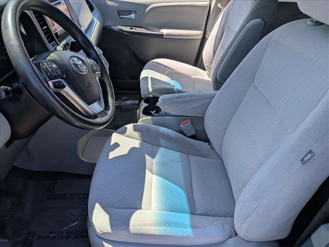 Used 2016 Toyota Sienna LE FWD image 21