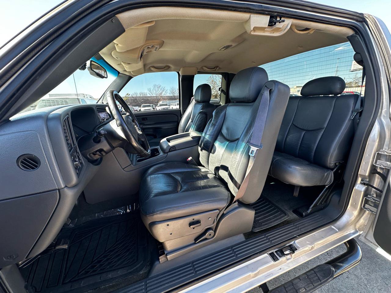 Used 2004 GMC Sierra 1500 SLE w/ Safe And Sound Package RWD image 17