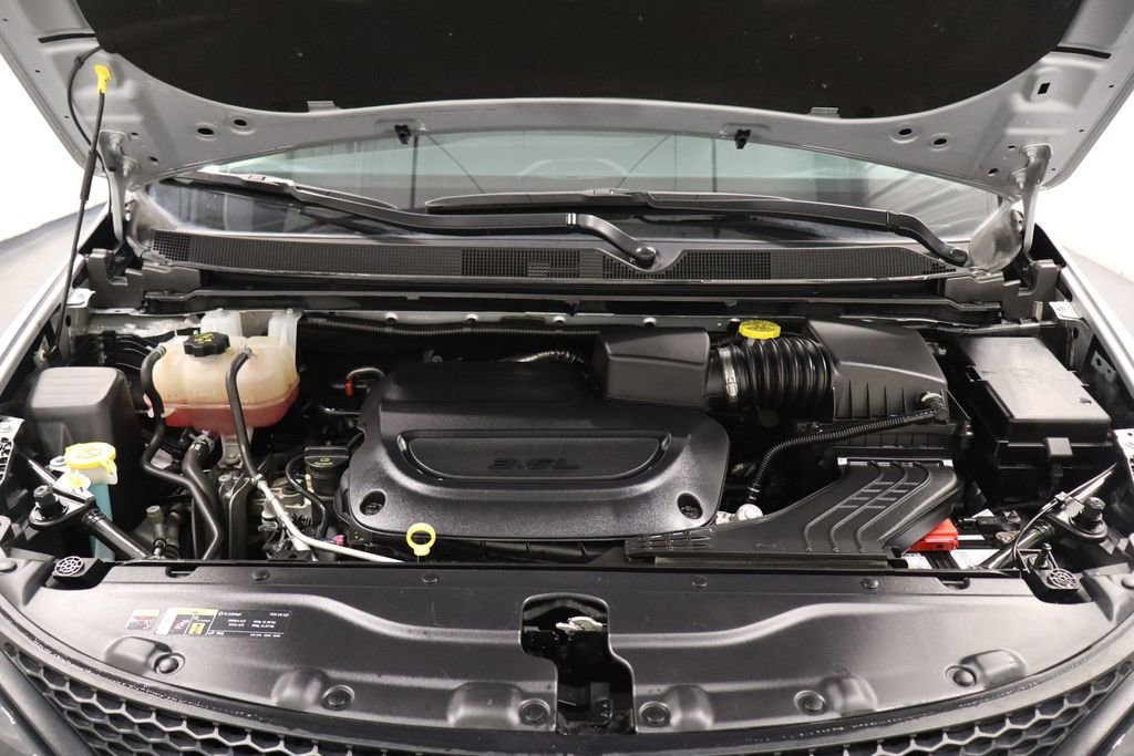 Certified 2023 Chrysler Voyager LX image 23