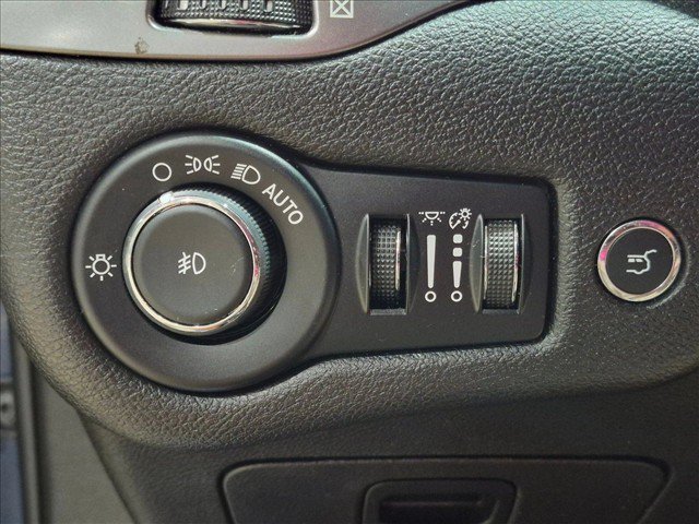 Used 2019 Jeep Cherokee Limited FWD image 14