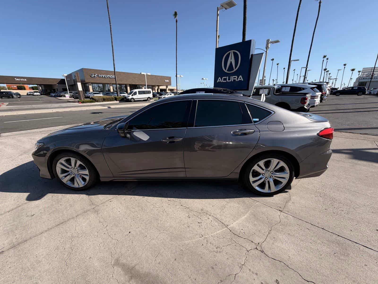Used 2022 Acura TLX w/ Technology Package FWD image 2