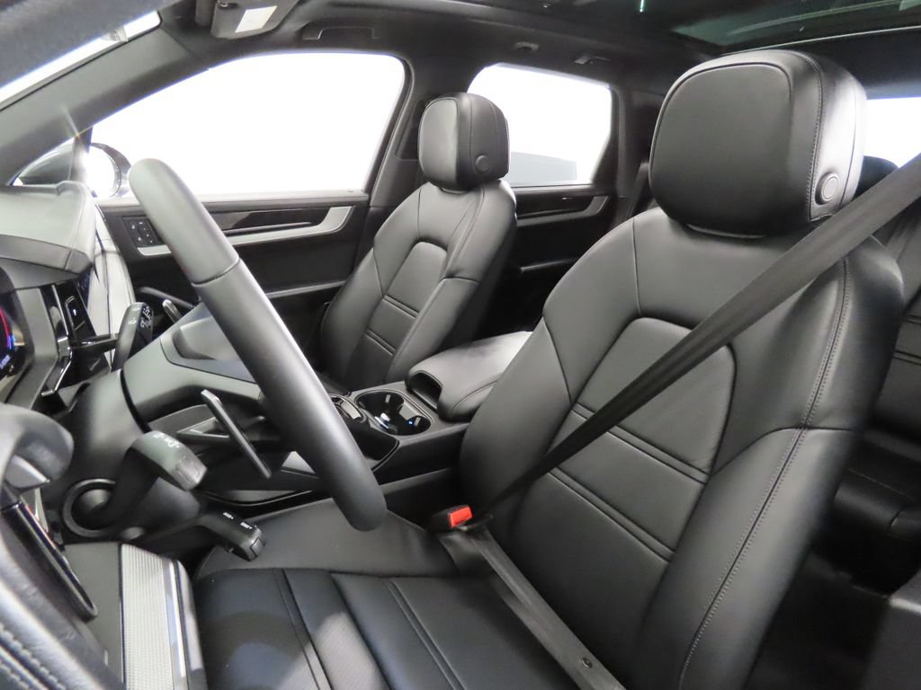 Certified 2026 Porsche Cayenne S AWD/4WD image 5