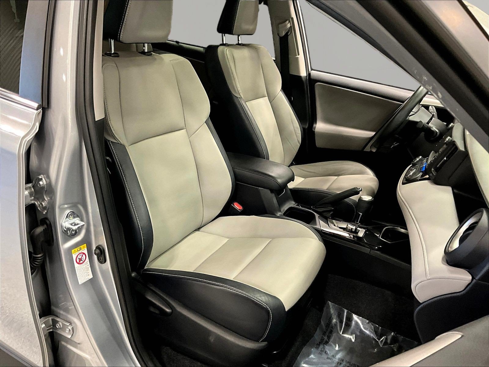 Used 2017 Toyota RAV4 Limited w/ Advanced Technology Package AWD/4WD image 29