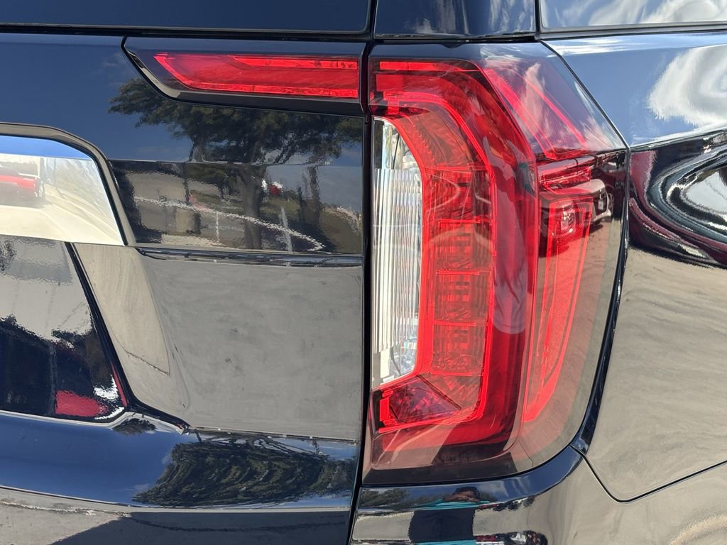 Used 2024 GMC Yukon Denali w/ Advanced Technology Package image 5