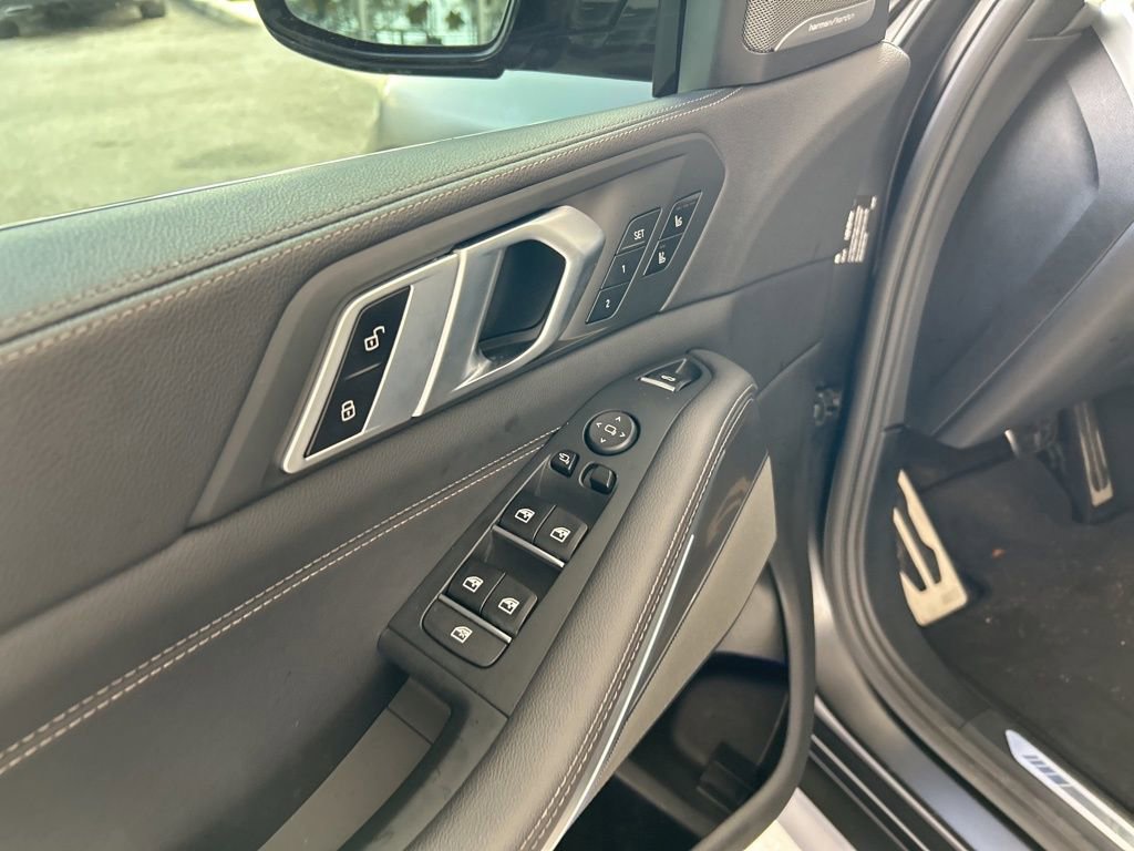 Used 2021 BMW X5 sDrive40i w/ M Sport Package image 15