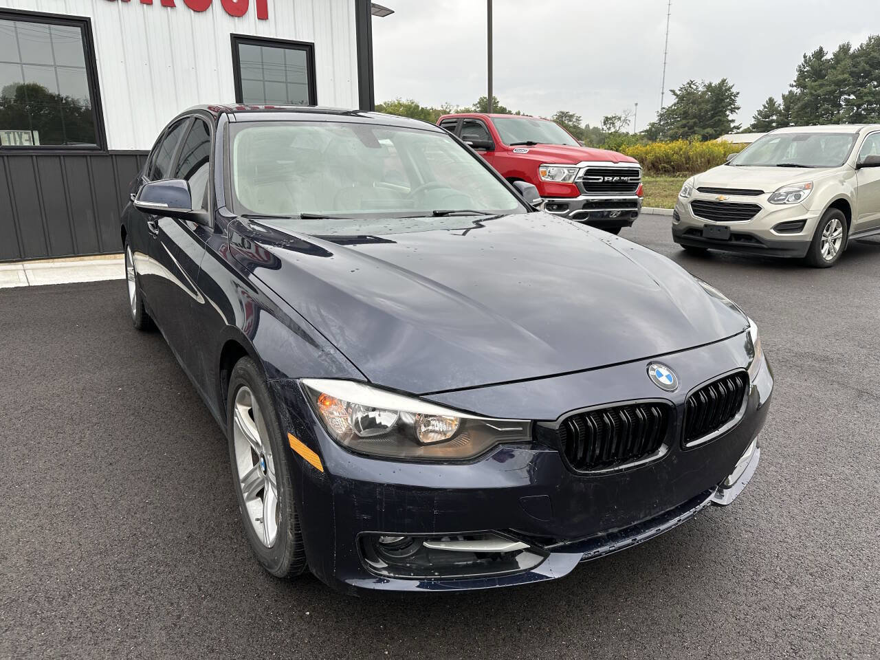 Used 2015 BMW 320i xDrive Sedan AWD/4WD image 4