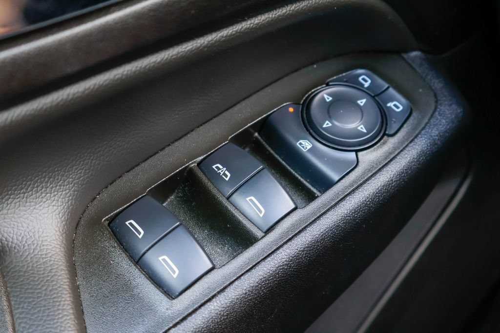Used 2024 Chevrolet Equinox LT w/ LPO, Blackout Package FWD image 16