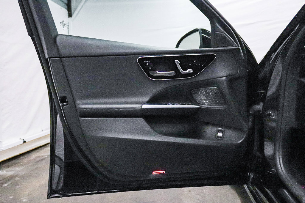 Used 2025 Mercedes-Benz C 300 4MATIC Sedan image 22
