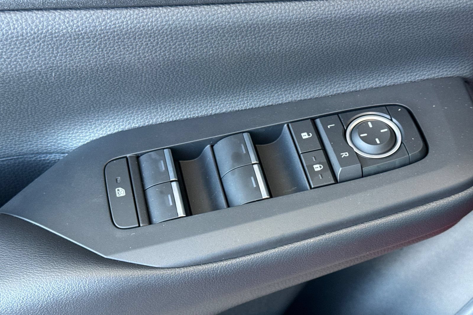 New 2026 Toyota Prius Plug-In Hybrid FWD image 14
