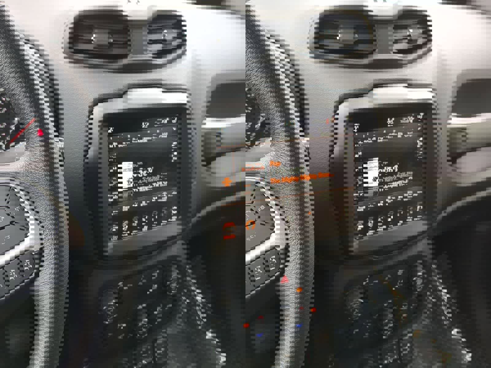 Used 2023 Jeep Renegade Limited image 34