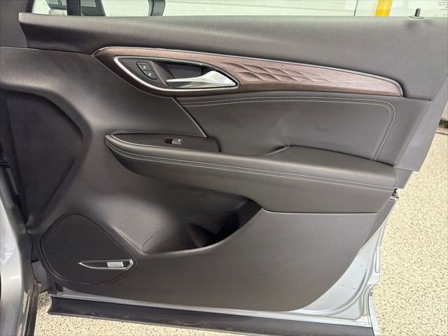 Used 2023 Buick Envision Avenir image 23