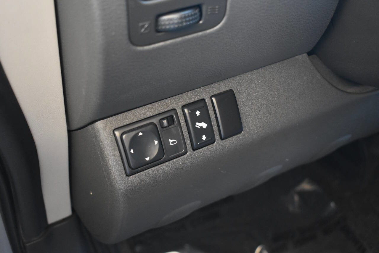 Used 2005 Nissan Pathfinder SE w/ (G01) SE Comfort Pkg image 32