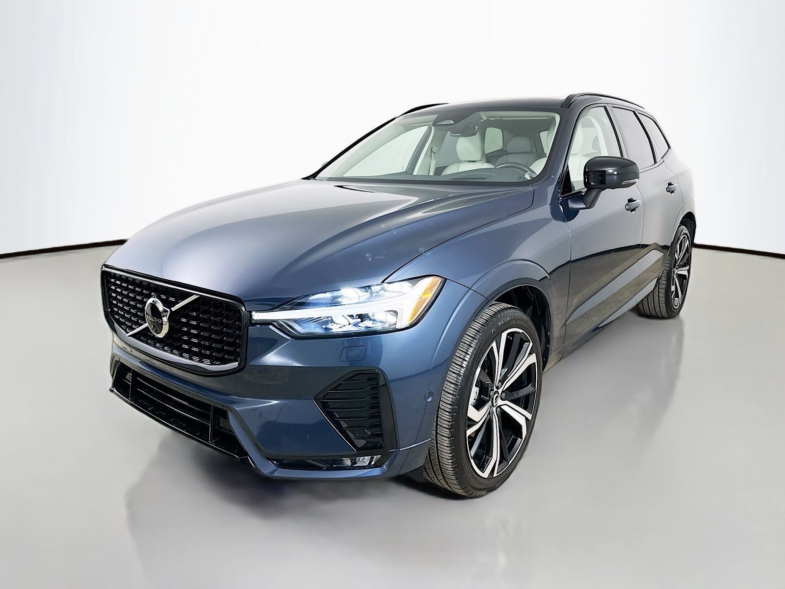 Used 2025 Volvo XC60 B5 Ultra w/ Protection Package Premier