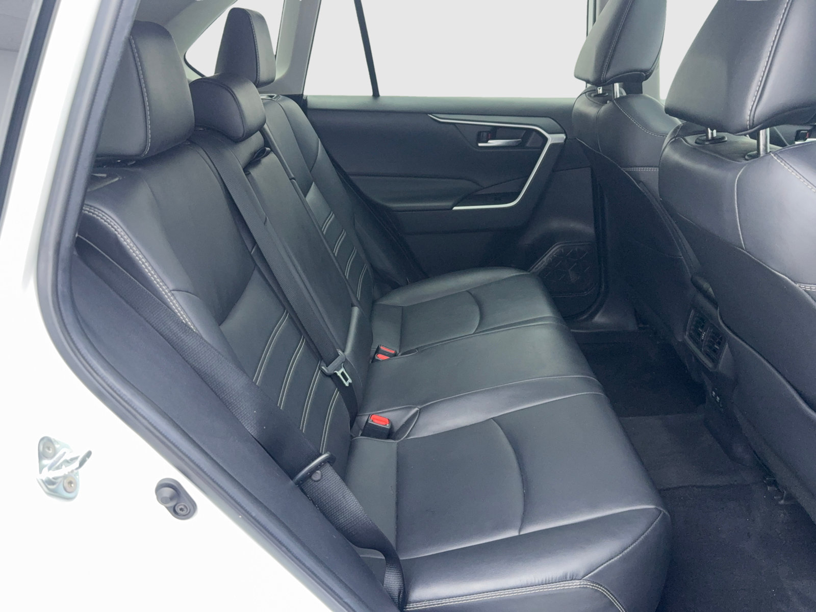 Used 2020 Toyota RAV4 XLE Premium FWD image 40