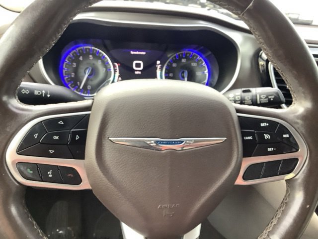 Used 2018 Chrysler Pacifica Touring-L Plus FWD image 33