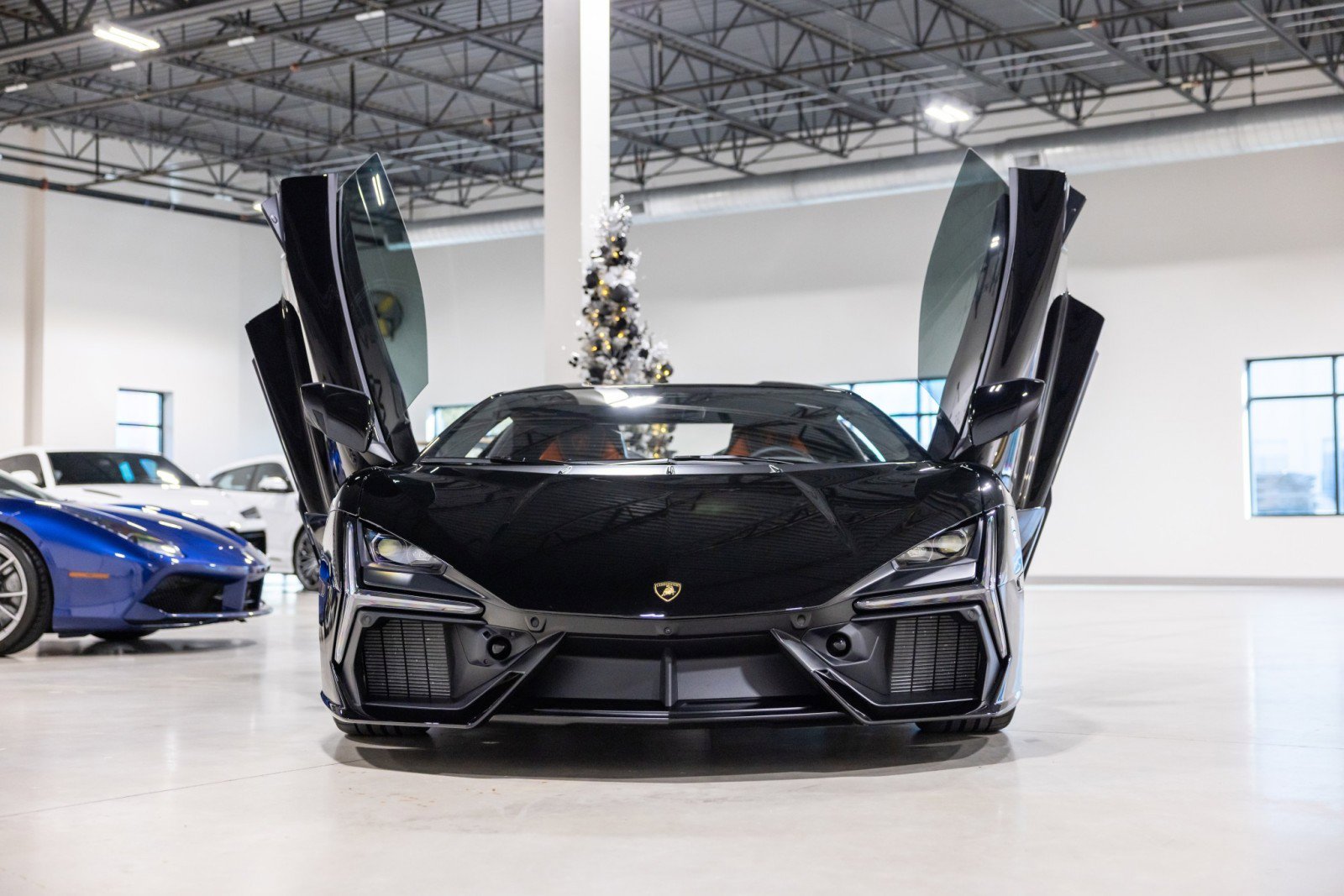 Used 2025 Lamborghini Revuelto image 2