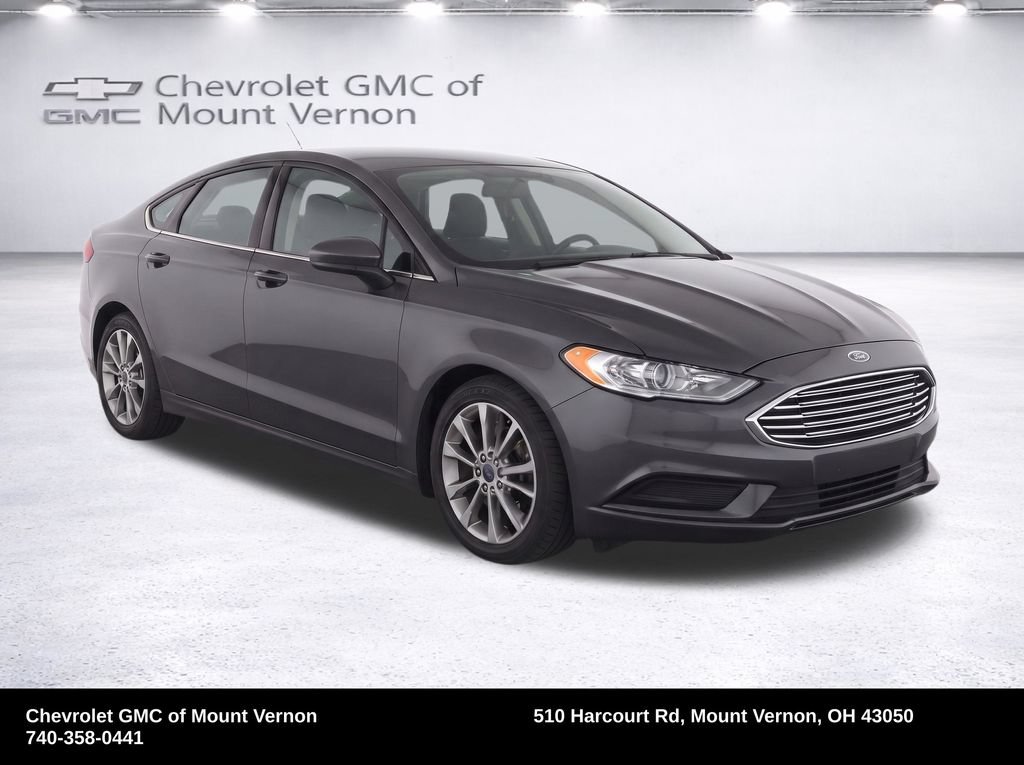 Used 2017 Ford Fusion SE w/ Fusion SE Technology Package FWD image 2
