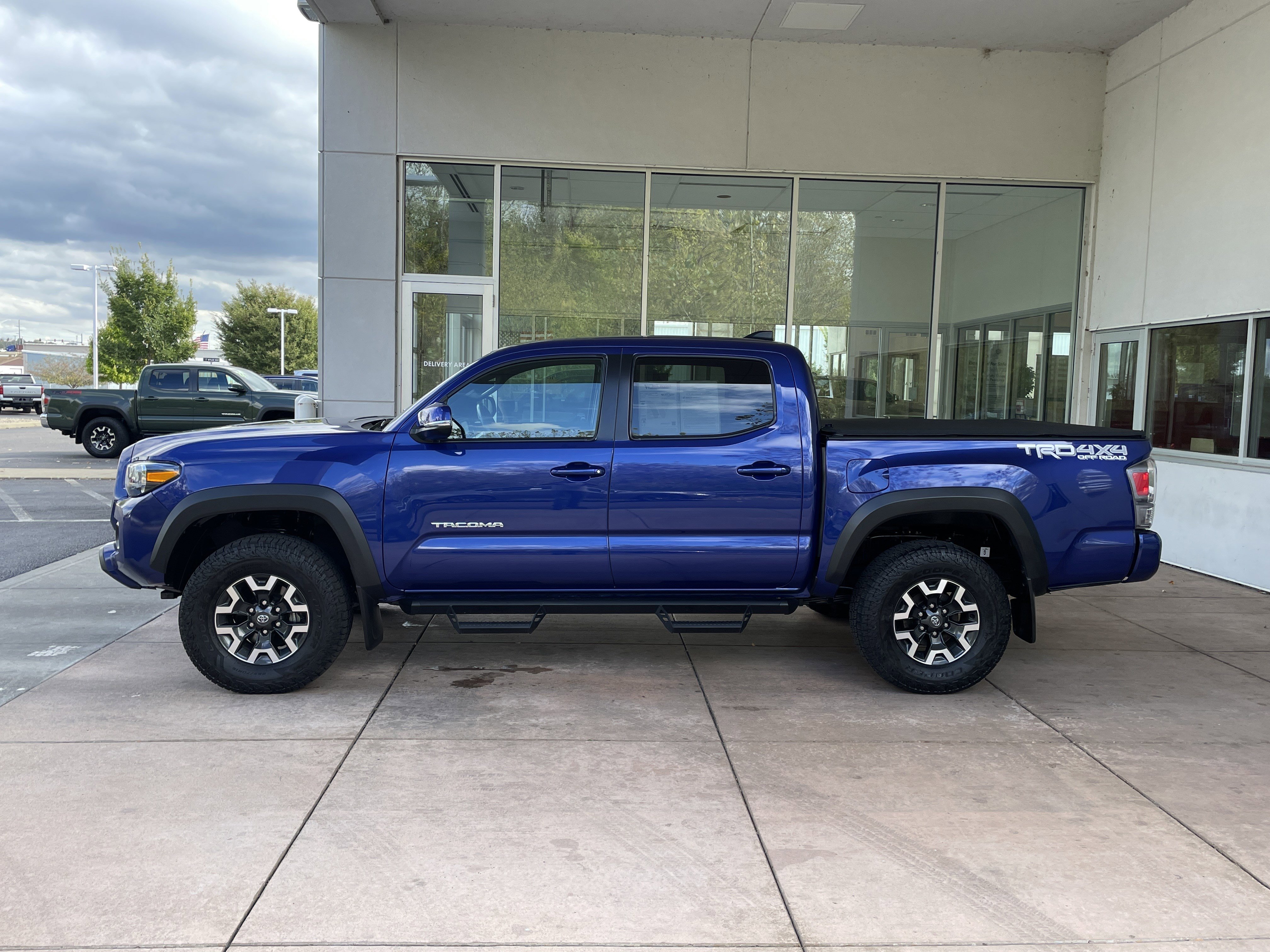 Used 2022 Toyota Tacoma TRD Off-Road image 19