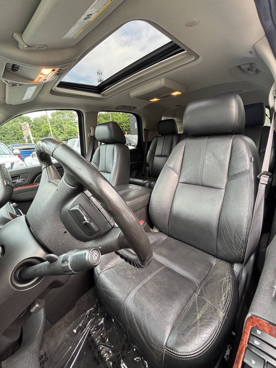 Used 2013 Chevrolet Tahoe LT w/ Luxury Package AWD/4WD image 13