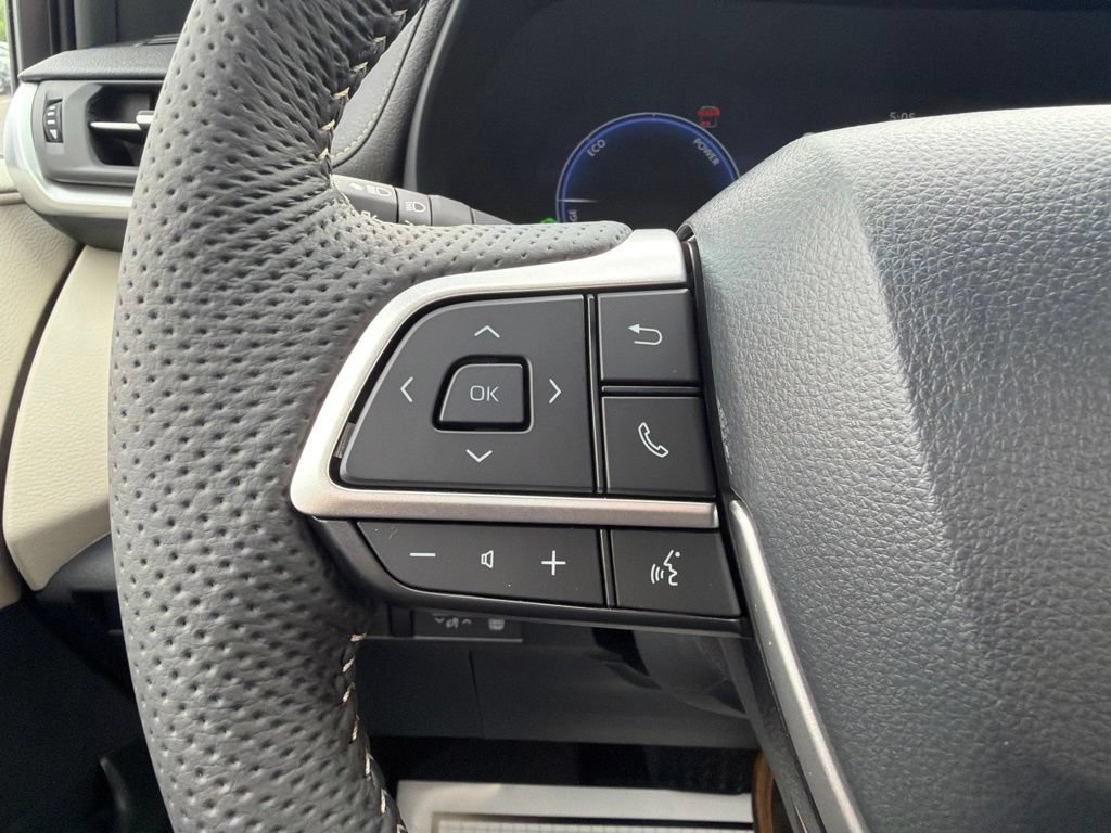 Used 2026 Toyota Sienna Limited FWD image 27