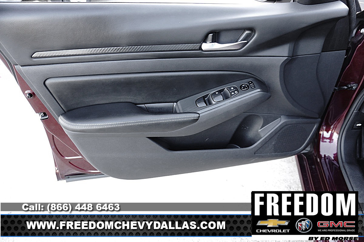 Used 2024 Nissan Altima 2.5 SV FWD image 33