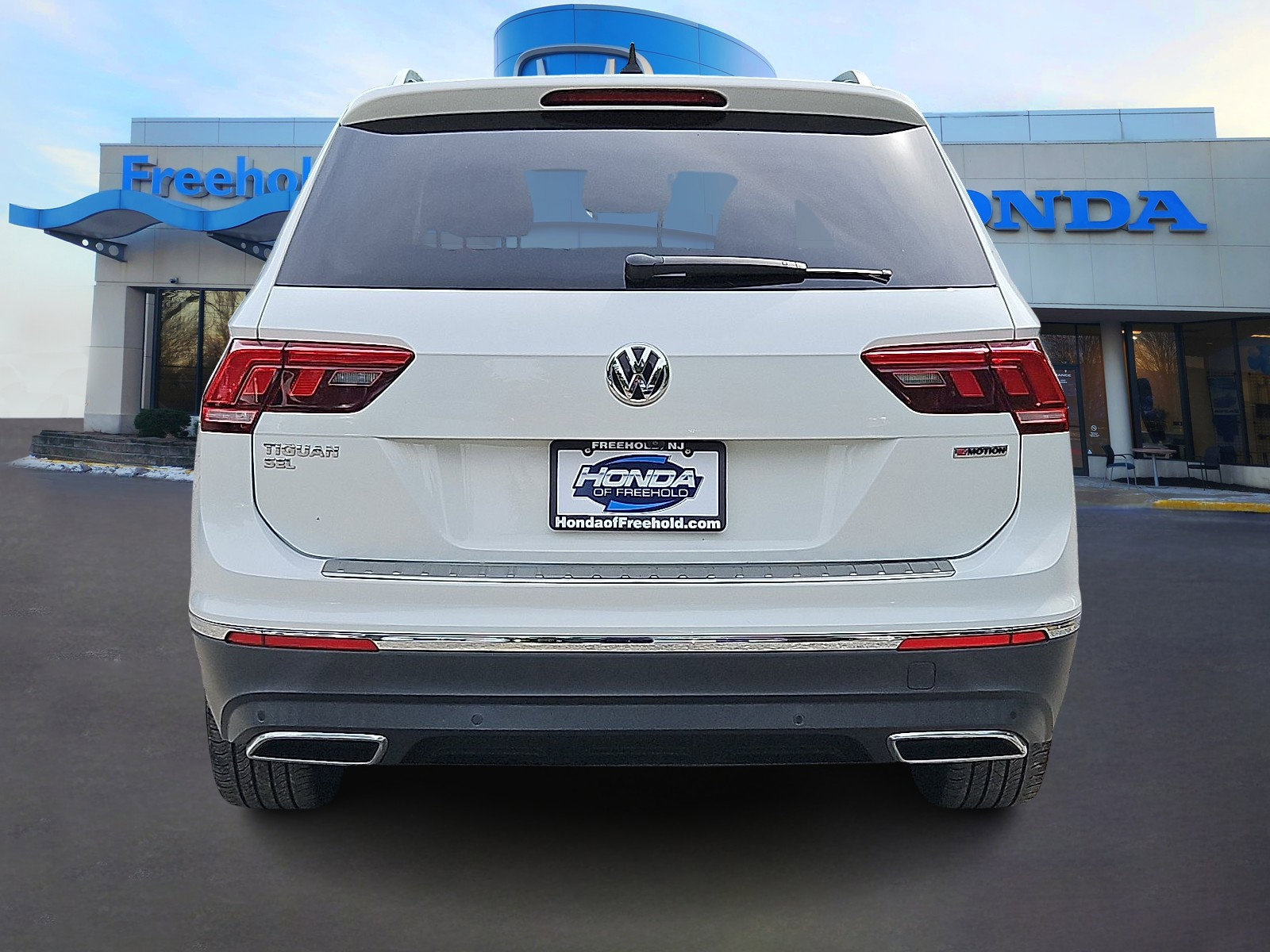 Used 2021 Volkswagen Tiguan SEL w/ 3rd Row Seat Package image 6